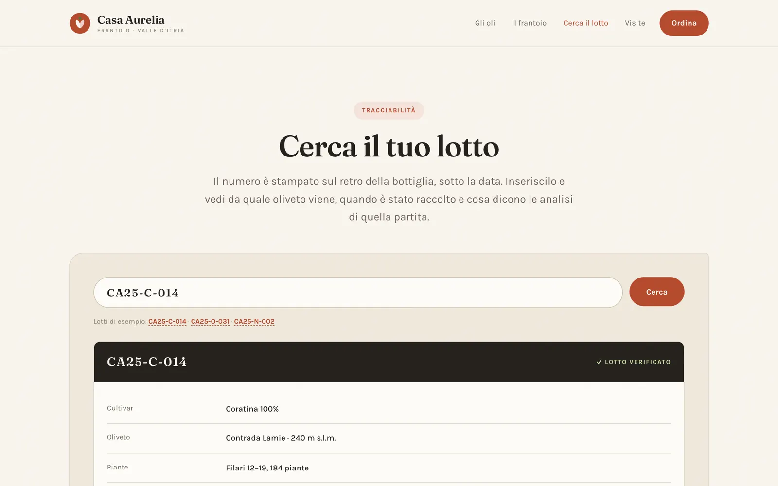 Cerca il tuo lotto: il campo con CA25-C-014, il tasto Cerca, i lotti di esempio e la scheda scura Lotto verificato con cultivar, oliveto e piante