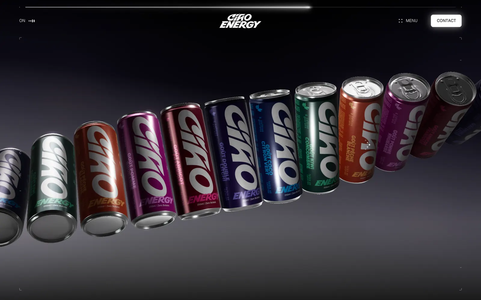 Le sei lattine di Ciao Energy allineate in prospettiva, ognuna con il suo colore