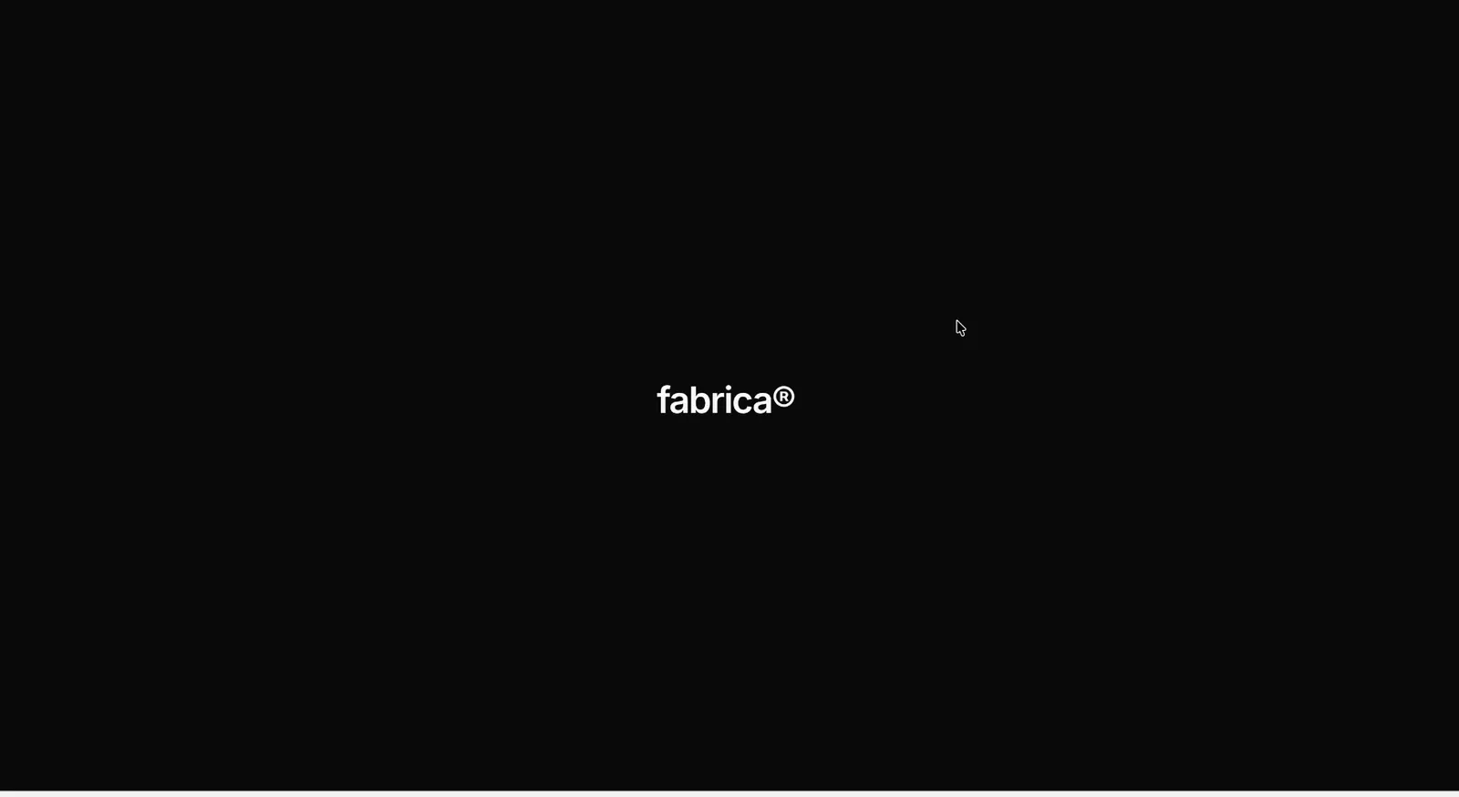 L'intro: schermo nero con la scritta fabrica che compare lettera per lettera in punti diversi dello schermo