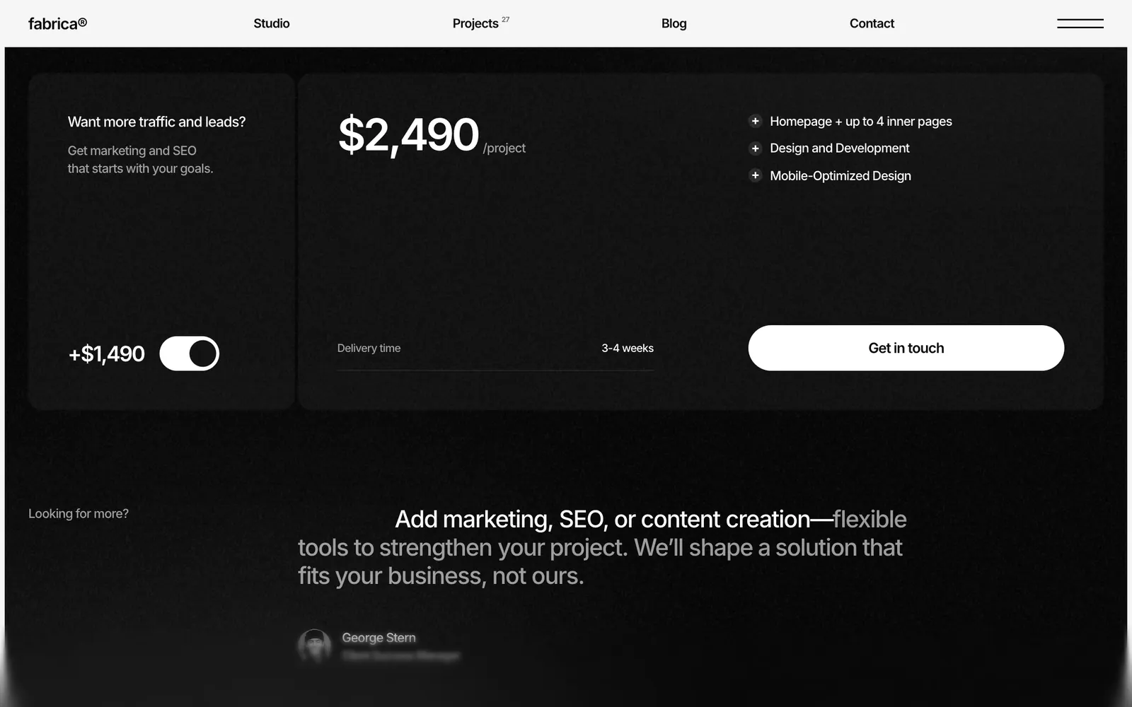 La sezione Pricing nera: il prezzo 2.490 dollari a progetto con le voci incluse, i tempi di consegna, e l'interruttore per aggiungere marketing e SEO a 1.490